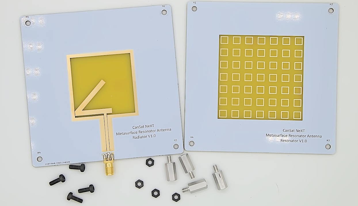 CanSat NeXT Metasurface Resonator Antenna